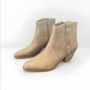 DV by Dolce Vita Pueblo Western bootie in truffle faux suede Size 9